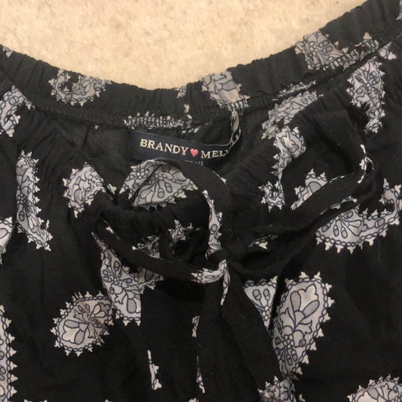 BRANDY MELVILLE SHORTS - Picture 2 of 3